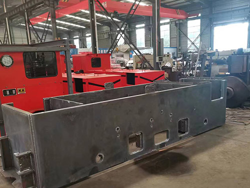 7T架线机车在轨运行