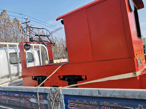 8T两端驾驶室蓄电池电机车在矿运行情况