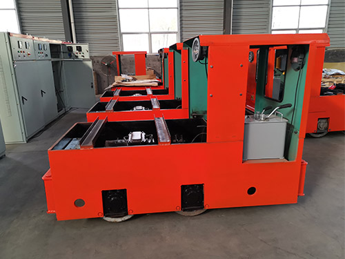 2.5T机车在轨运行