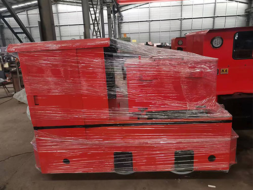 10T架线机车出口待发货