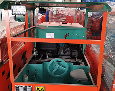 双室蓄电池电机车新车在轨试运行