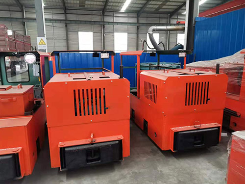 2.5T机车在轨运行